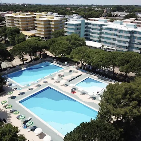 Charming With Shared Pools Apartman Bibione