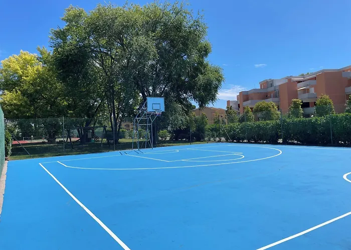 Charming With Shared Pools アパート